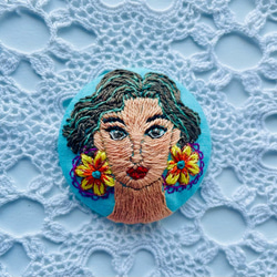 刺繍　ブローチ　ボストンテリア　ハンドメイド ボストンテリアのブローチ ビーズ刺繍 おしゃれな男性にもおすすめ