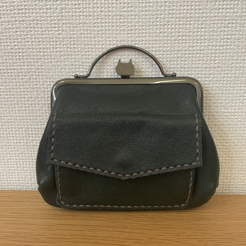 小銭入れポケットが付いた、ネコチャン押し口金のシンプルがまぐち 
