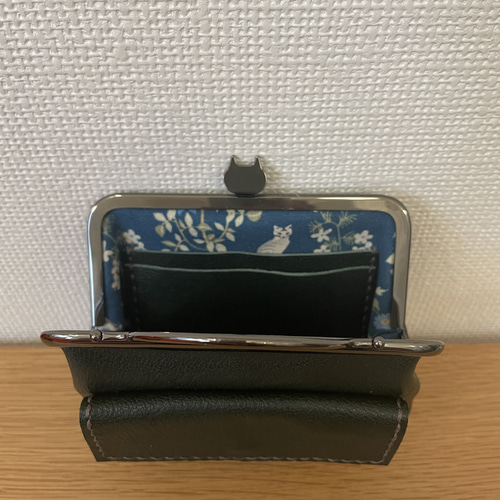 小銭入れポケットが付いた、ネコチャン押し口金のシンプルがまぐち 