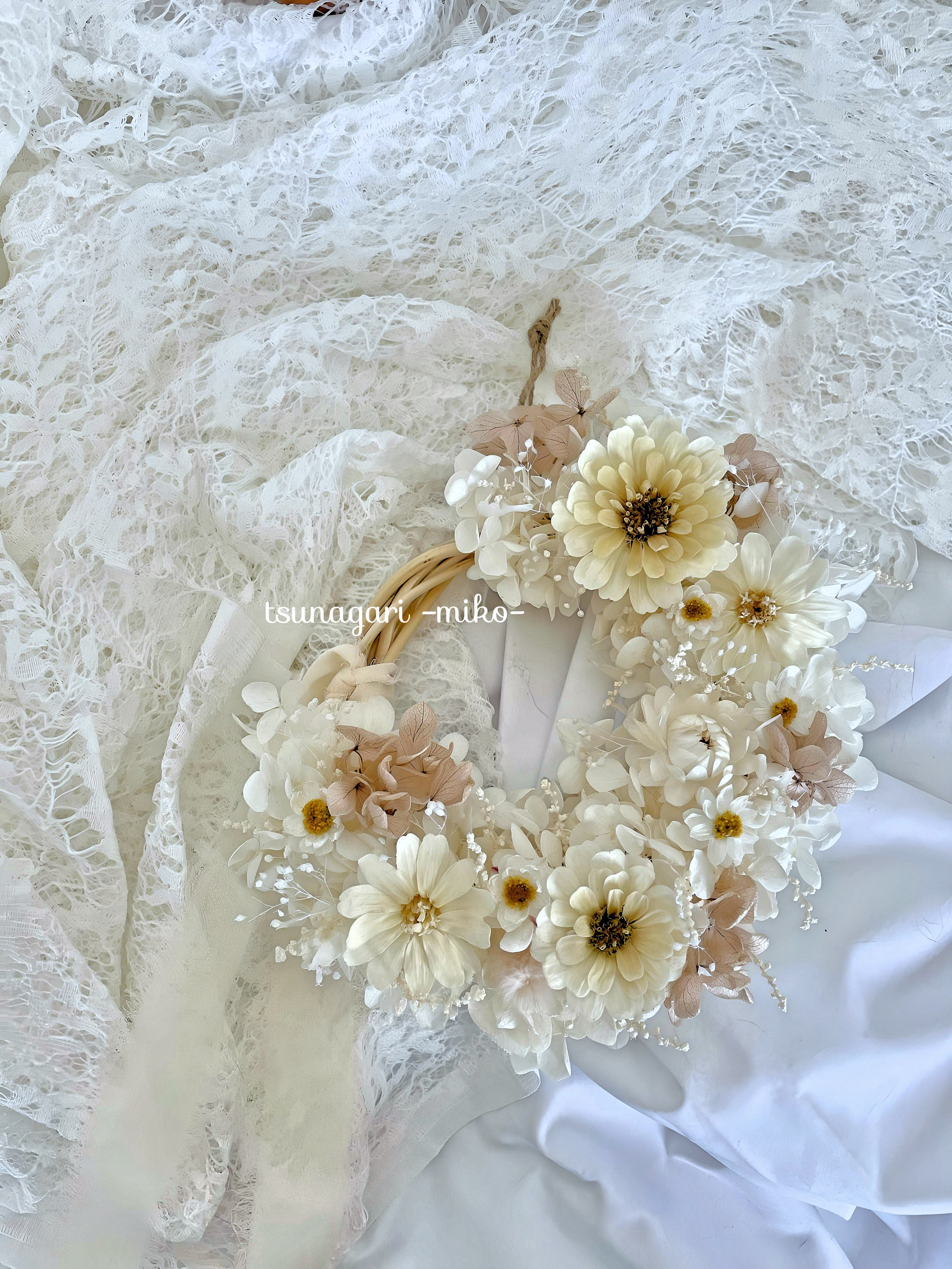 人気のホワイトアナベルリース プリザーブドフラワー tsunagari -miko