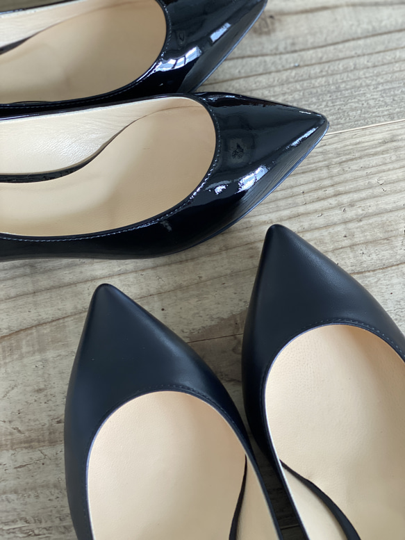 甲浅のポインテッドトウパンプス　黒エナメル＆黒スムース 