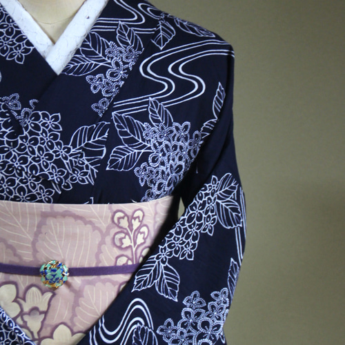 浴衣✿注染　紫陽花　居敷当て布付き　手縫い仕立て　濃紺色　綿 浴衣✿注染 紫陽花 居敷当て布付き 手縫い仕立て 濃紺色 綿 いらだっ