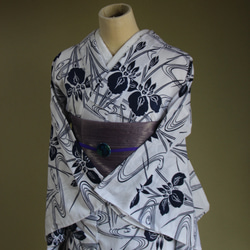 藍手染め型染浴衣 白地 菖蒲に流水が静謐な大人の色香 お袖長め 裄