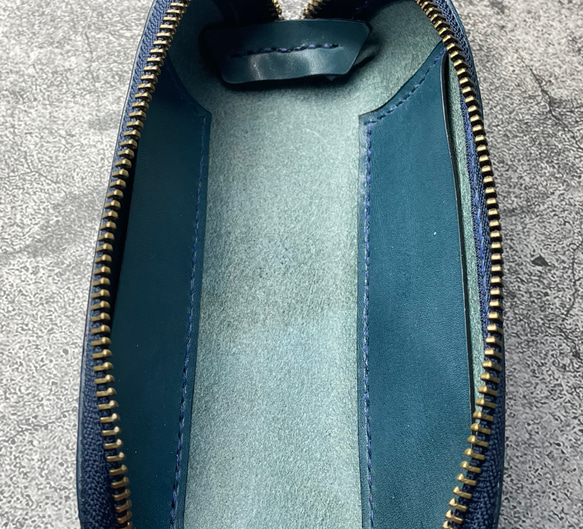[手工縫製] 古董藍色圓形拉鍊真皮筆袋 ☆ 附兩個內袋 ☆ 配件包 ☆ 手機袋 第5張的照片