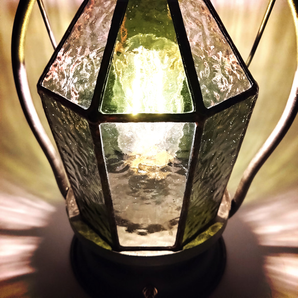 ステンドグラスランプ・魔女の瞳/深緑　アンティーク調・魔法のテーブルライト　LEDライト/LEDランタン ステンドグラスランプ 魔女の瞳/深緑　アンティーク調