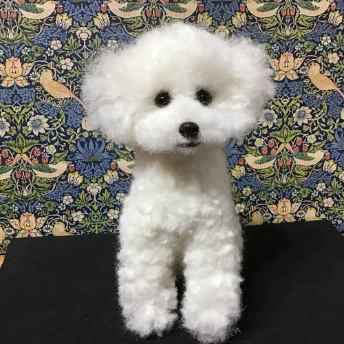 トイプードル（ホワイト）お座りポーズ 羊毛フェルト コーギー大好き 