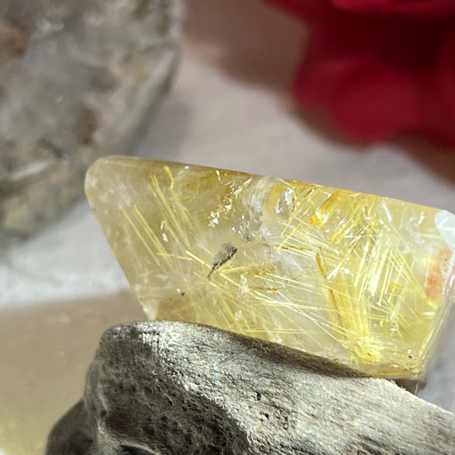 太陽ルチル✨ タイチン ゴールド ルチルクォーツ クリスタル 水晶 原石 
