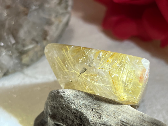 太陽ルチル✨　タイチン　ゴールド　ルチルクォーツ　クリスタル　水晶　原石 4枚目の画像