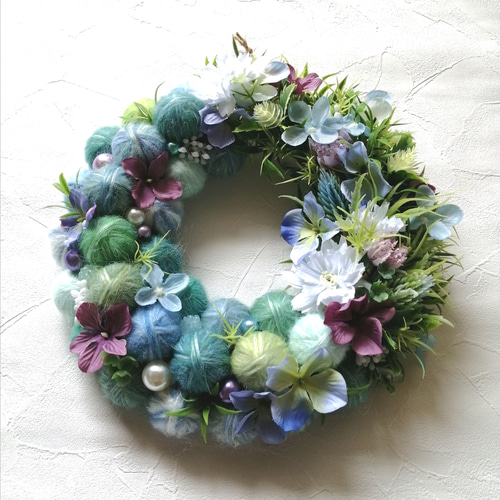 涼やかな初夏の花々と毛糸玉のリース（中） リース Allium blue