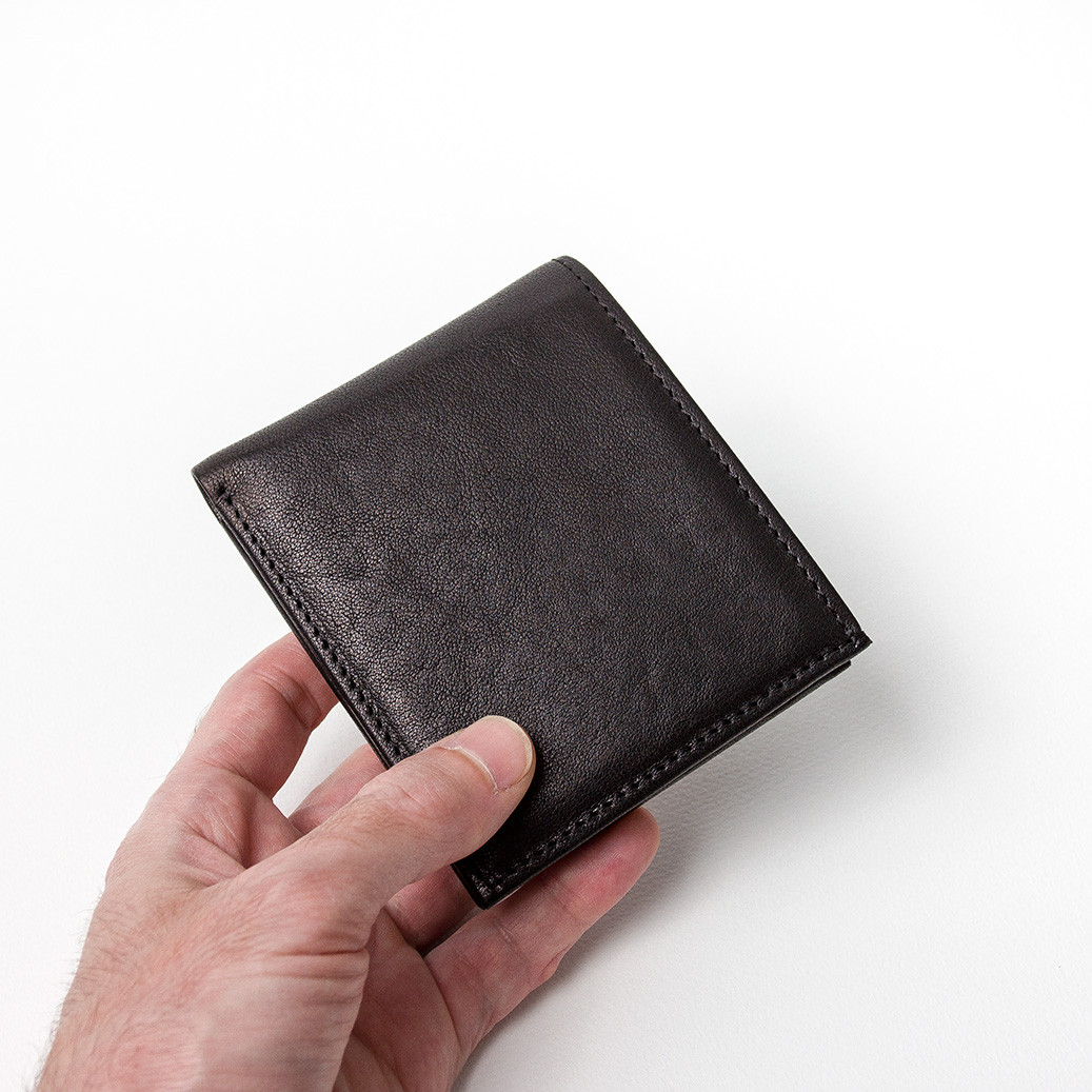 [送料無料]<高級イタリアンラムレザー>薄型コンパクトデザインで充実の上質二つ折り財布　ブラック