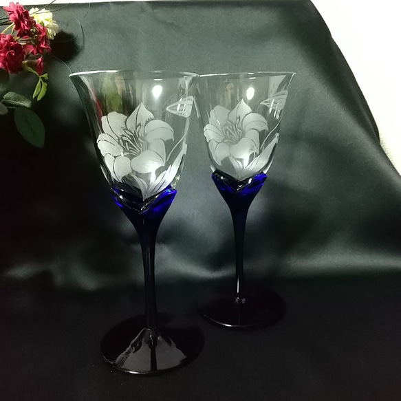 【訳あり割引】グラスリッツェン　ワイングラス2個セット　百合の彫刻 2枚目の画像