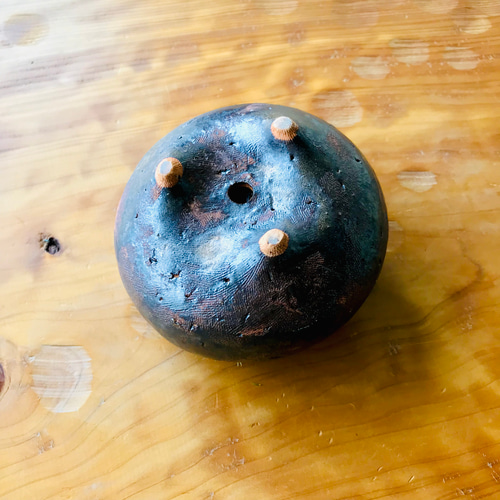 【天然自然石・小品盆栽鉢・ミニ鉢・コケ鉢・一輪挿し鉢・石付け鉢・盆景】苔玉庭石 苔鉢 ＜姿が美しい こけ鉢 手のひらサイズ＞ 豆盆栽 一輪挿し