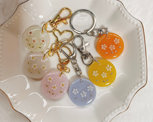 新商品♡パールフラワーラウンド型レジンキーホルダー＊名入れ可能