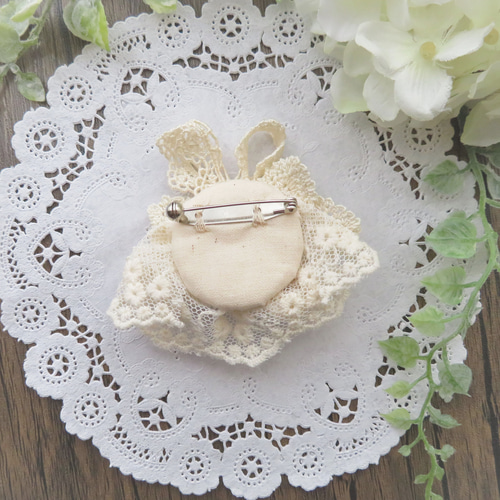 アンティーク風 レース編み 薔薇のブローチ ～クリームホワイト