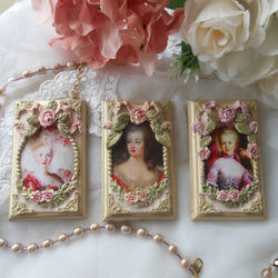薔薇とリボンのマリーアントワネットの肖像画　ミニアートパネル 4枚目の画像