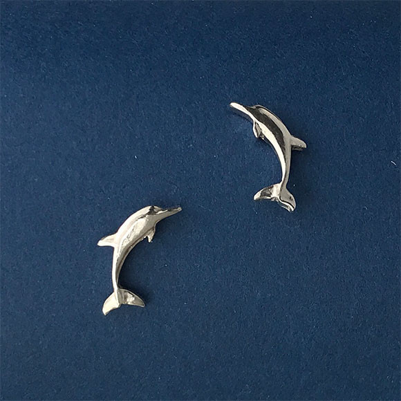 イルカのいる海  dolphin R12M【送料無料】 ちいさなイルカの シルバーピアス