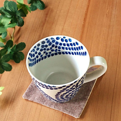 マグカップ （タコ唐草）　手描き　九谷焼染付　陶器　 2枚目の画像