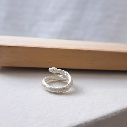 両目ダイヤ 【白蛇 ペンダントトップ 】蛇ネックレス 巳年 干支 白蛇