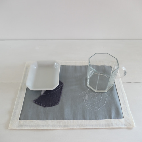 リネンのアートコラージュ・ティーマット「pain et assiette」カフェ