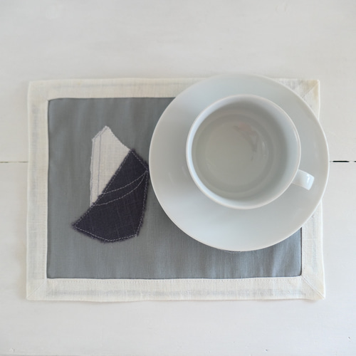 リネンのアートコラージュ・ティーマット「pain et assiette」カフェ