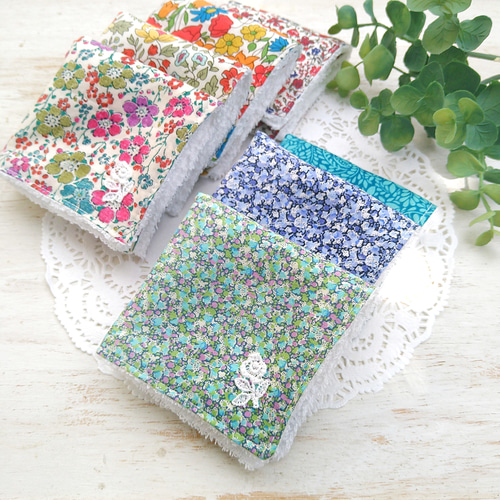 ハンドメイドハンカチ　リバティ（ルーシーディジー）刺繍コットン、レース ハンドメイドハンカチ リバティ（ルーシーディジー）刺繍