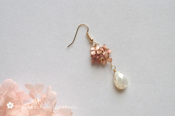 小美甲花白貝殼耳環&lt;玫粉色&gt; 第3張的照片