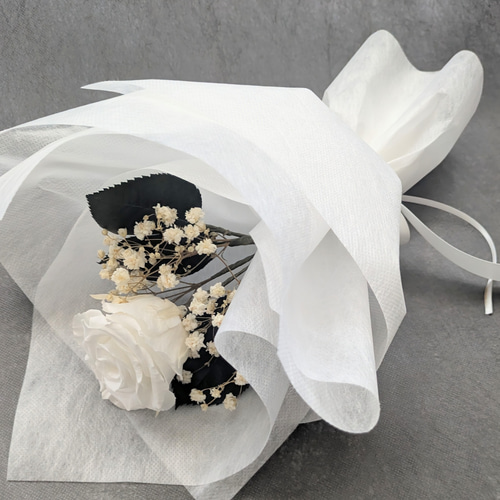 プリザーブドフラワー／白薔薇とかすみ草のふんわり一輪ラッピング