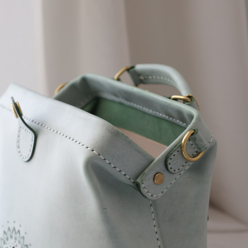 【定価10万越え 極美品】ペランパリ ハンドバッグ がま口 レザー ステッチ 定価10万越え 極美品】ペランパリ ハンドバッグ がま口 レザー