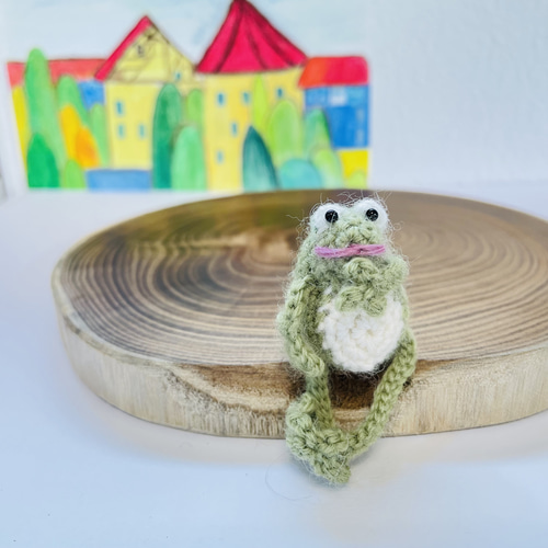 カエル 蛙 あみぐるみ ミニチュア 緑 ブローチ可 ウール糸 夏 かぎ針