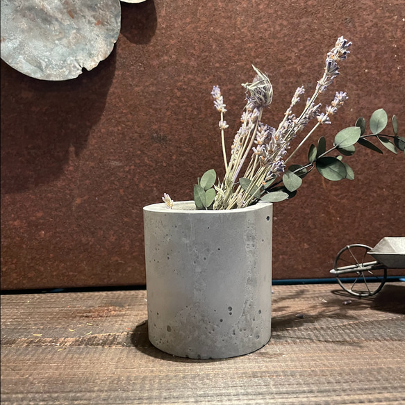 花瓶　カップ　ペン立て　セメント　モルタル　コンクリート 1枚目の画像