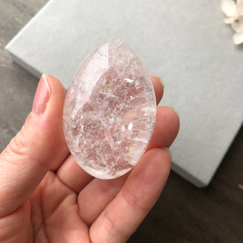 天然水晶☆虹入り！☆瀧川神社にて浄化☆エッグ☆たまご☆握り石