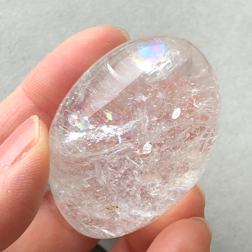 天然水晶☆虹入り！☆瀧川神社にて浄化☆エッグ☆たまご☆握り石