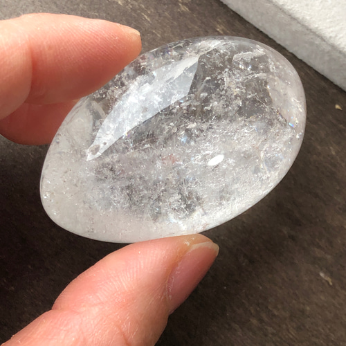 天然水晶☆虹入り！☆瀧川神社にて浄化☆エッグ☆たまご☆握り石