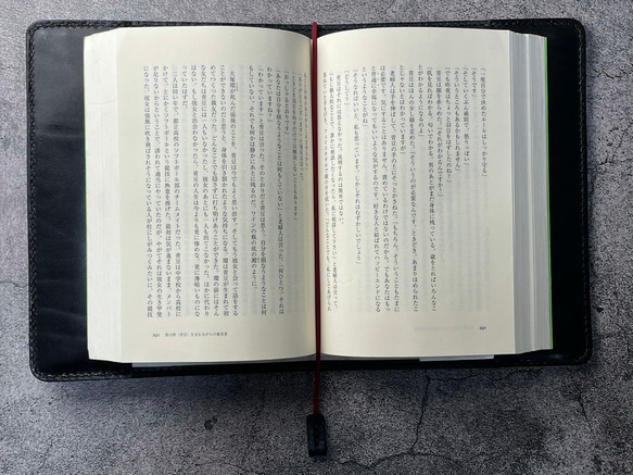 【手工縫製】黑色書本真皮書套（帶書籤） 第7張的照片