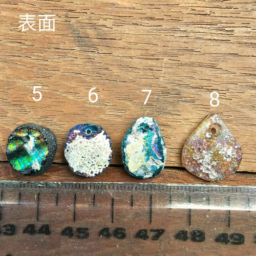 迫力のある銀化のローマングラス破片 銀化したガラス、奇跡の産物『ローマングラス』とは【宝石