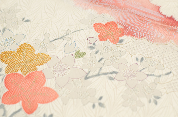 正絹　クリーム地花柄はぎれ　1.1m 和小物、つまみ細工などに 3枚目の画像