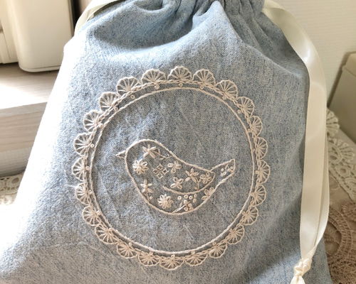 受注製作』【小鳥の手刺繍巾着ポーチ】 巾着袋 nijinoiro 通販