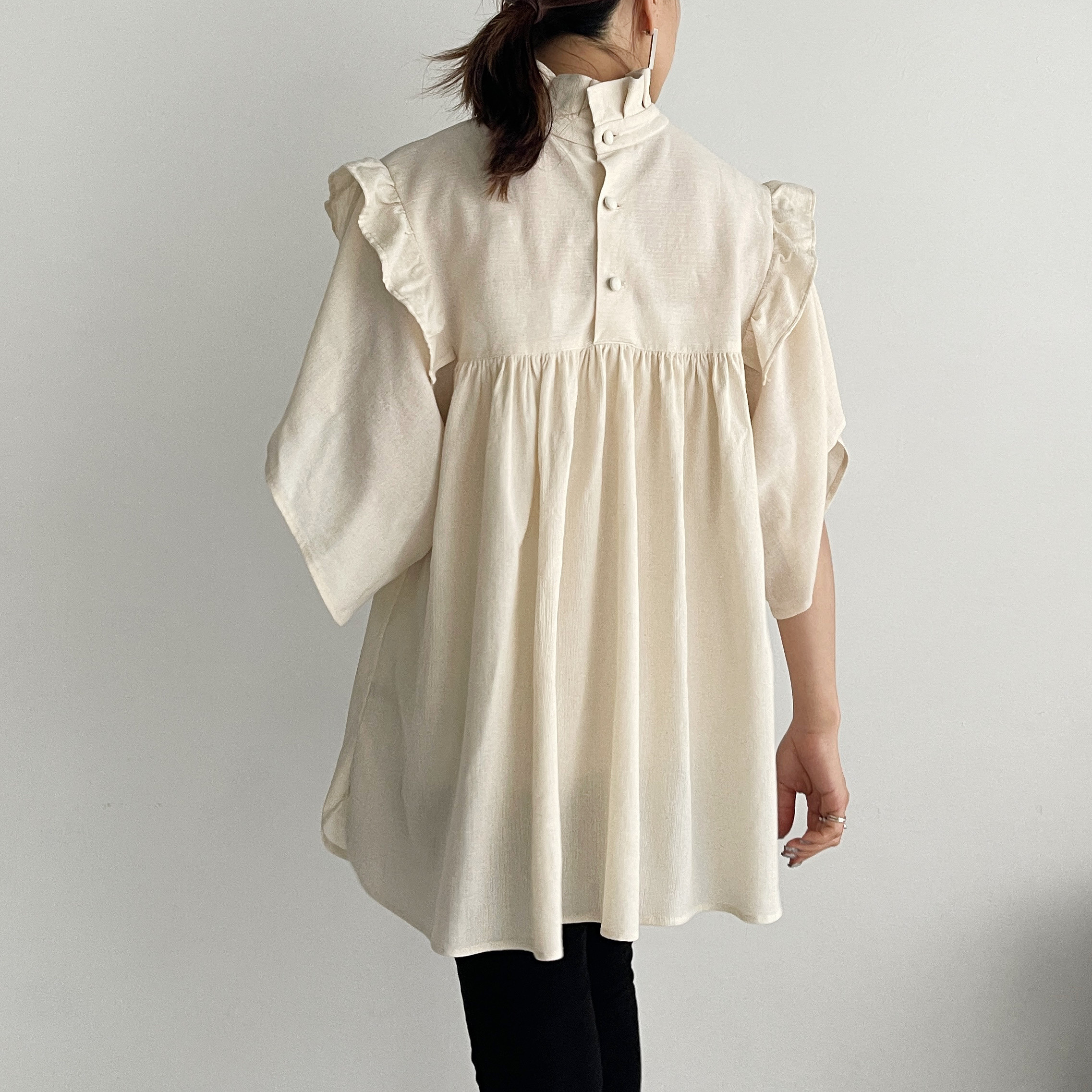 フリルネックサマーブラウス(バニラ)