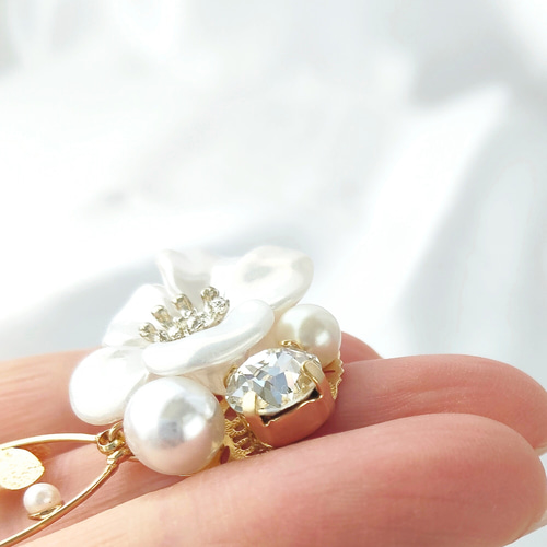 （27）アクセサリー　イミテーション　ネックレス　ピアス　指輪　ブローチ 麗しい艶 ホワイト蝶々フラワー イヤリング ピアス ウェディング