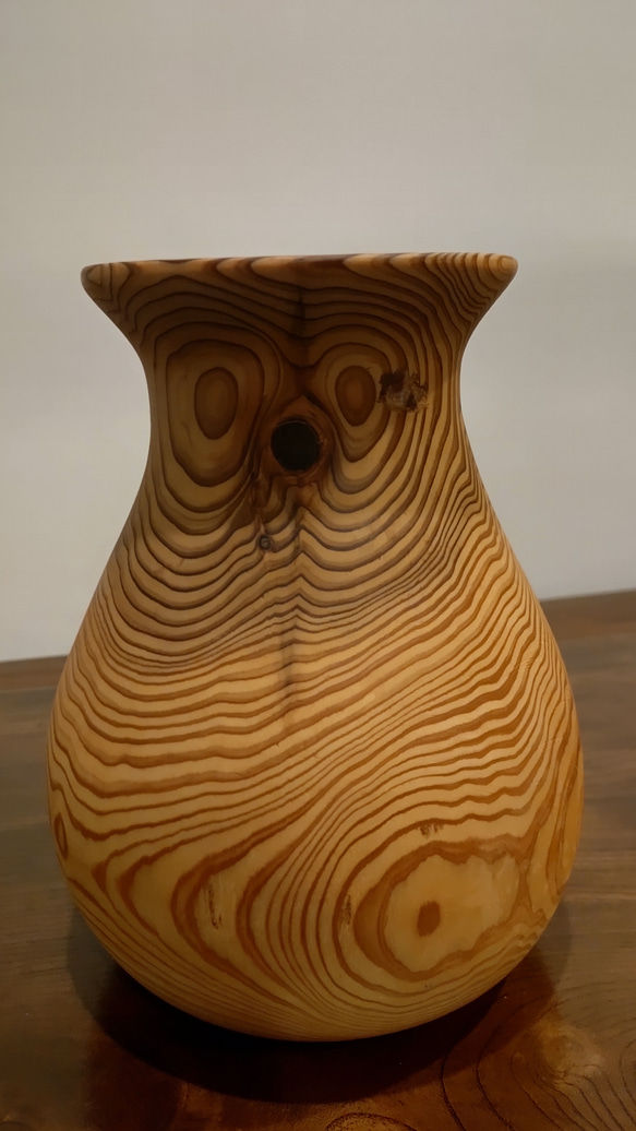 杉の丸太花瓶 3枚目の画像