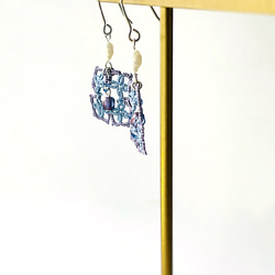 [青紫]紫陽花のタティングレースピアス(イヤリング変更可) アジサイ シルク糸で編んだ軽いレース編みアクセサリー 5枚目の画像