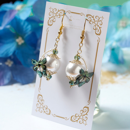 ☔梅雨におススメ☔ 耳飾り パールビーズとガラスビーズの提灯 緑蝶々  