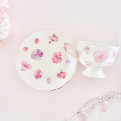 ピンクの紫陽花〜カップ＆ソーサー 2枚目の画像