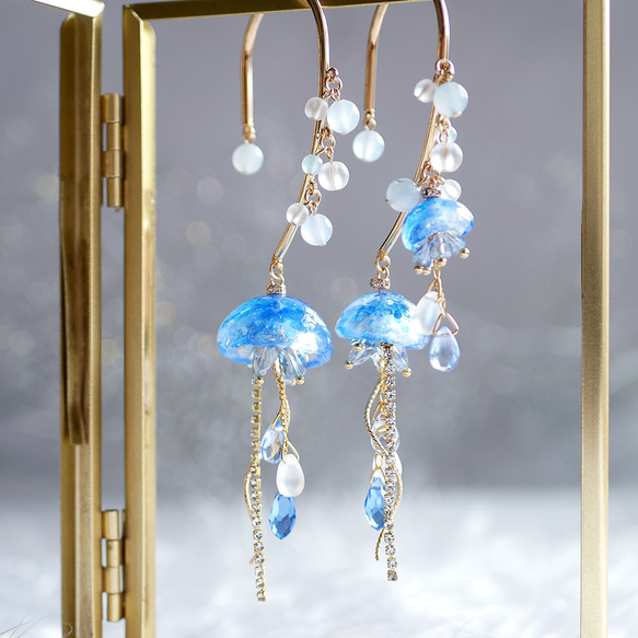 海のクラムボン 〜 青クラゲの両耳イヤーフック イヤーフック そら