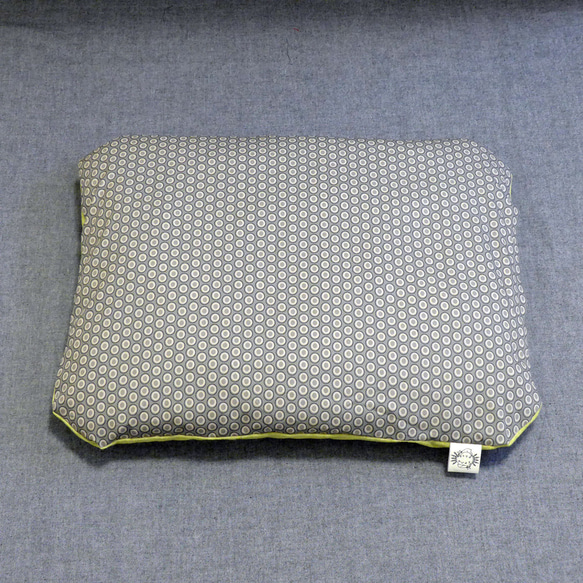 猫のためのマット　ふわふわNO.1　Silver Drops-Ovel Elements　＜受注生産＞ 1枚目の画像