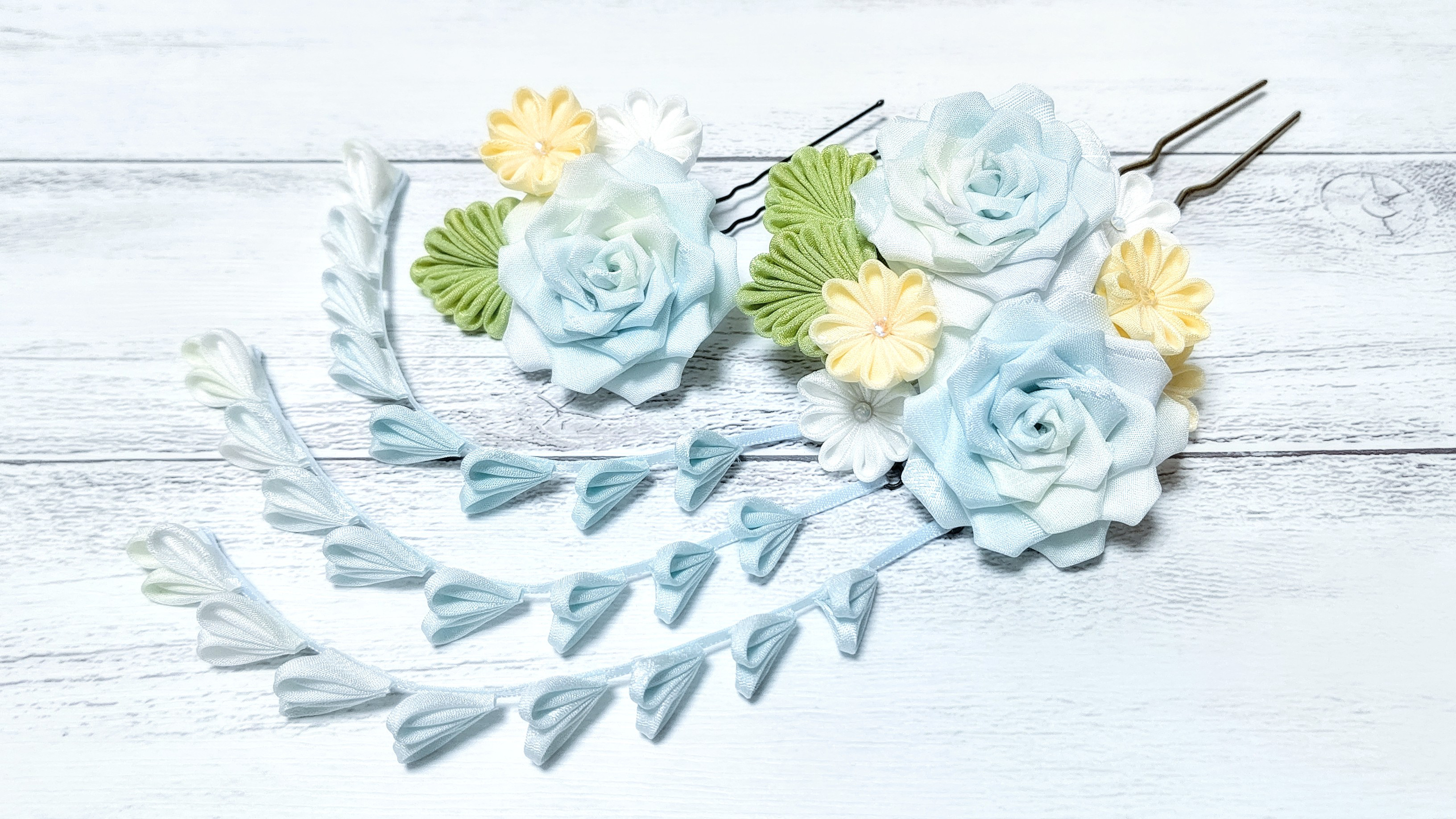 つまみ細工 薔薇の髪飾り ３点セット【水色】