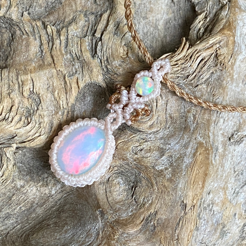 白のギャップ♢AAA プレシャスオパール♢エチオピアンオパールマクラメ