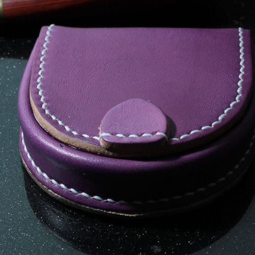 新カラーヌメ革極厚手染紫限定1点コインケース小銭入れ（馬蹄型）半円