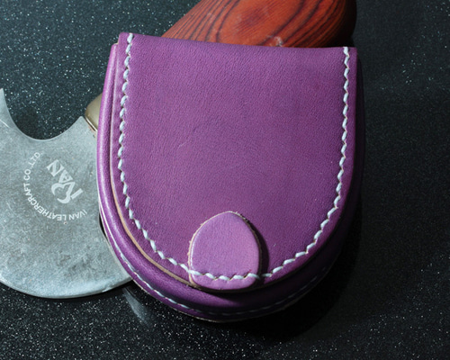 新カラーヌメ革極厚手染紫限定1点コインケース小銭入れ（馬蹄型）半円