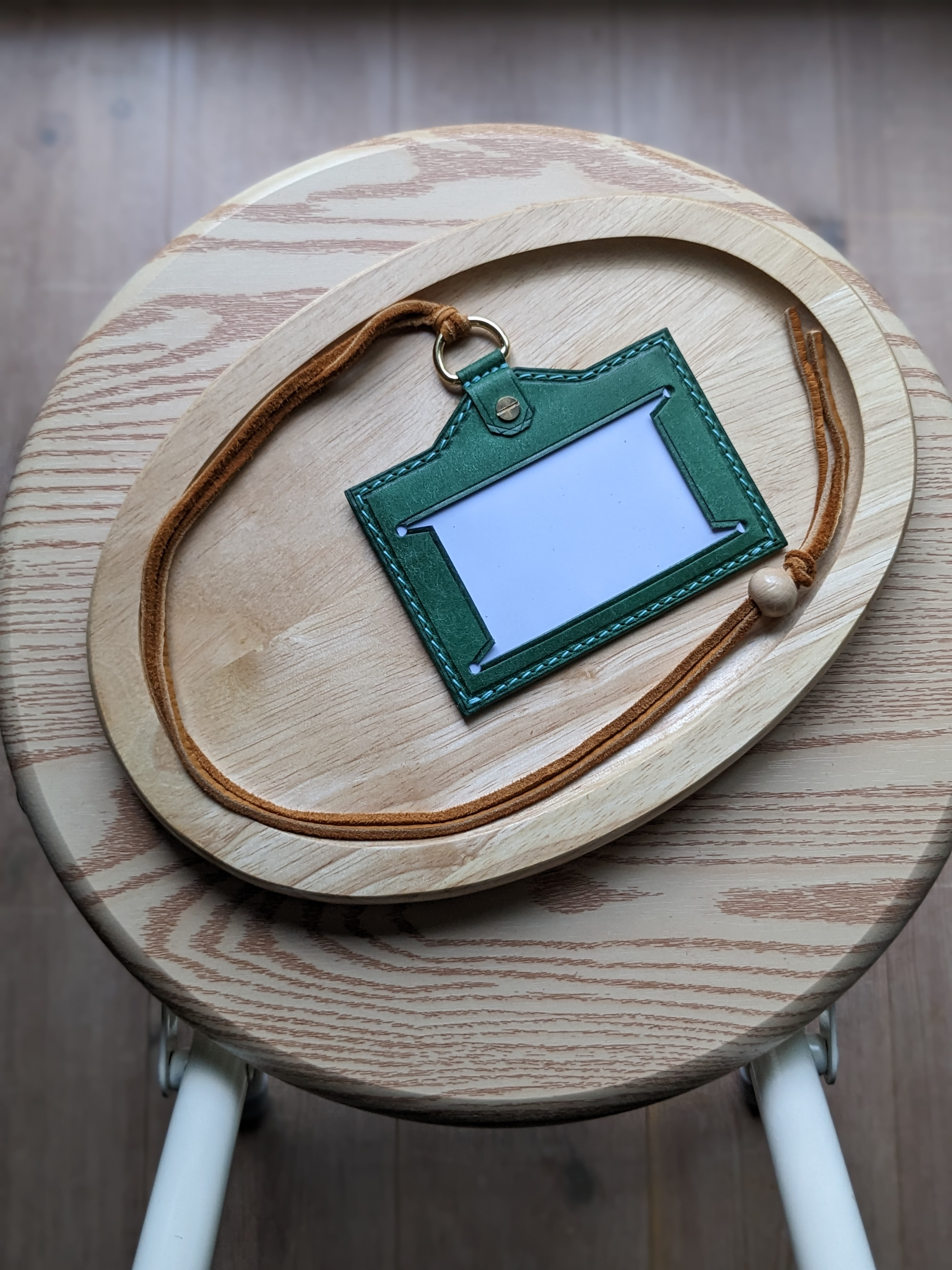 本革　レザー　パスケース　ターコイズグリーン